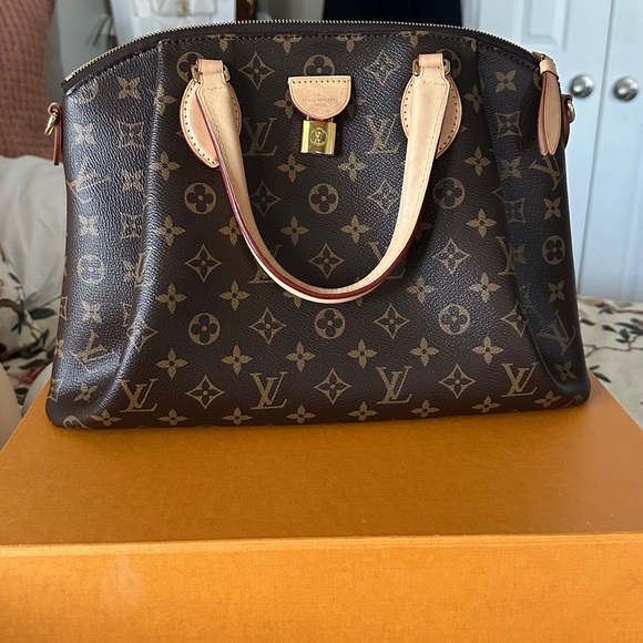 Louis Vuitton Rivoli mm - Picture 9 of 10